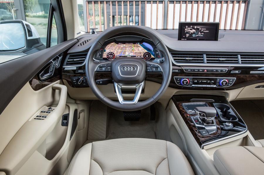 Торпедо Audi Q7 TFSI Quattro (4M) 2016 года  (NA) (фото 9 из 40)